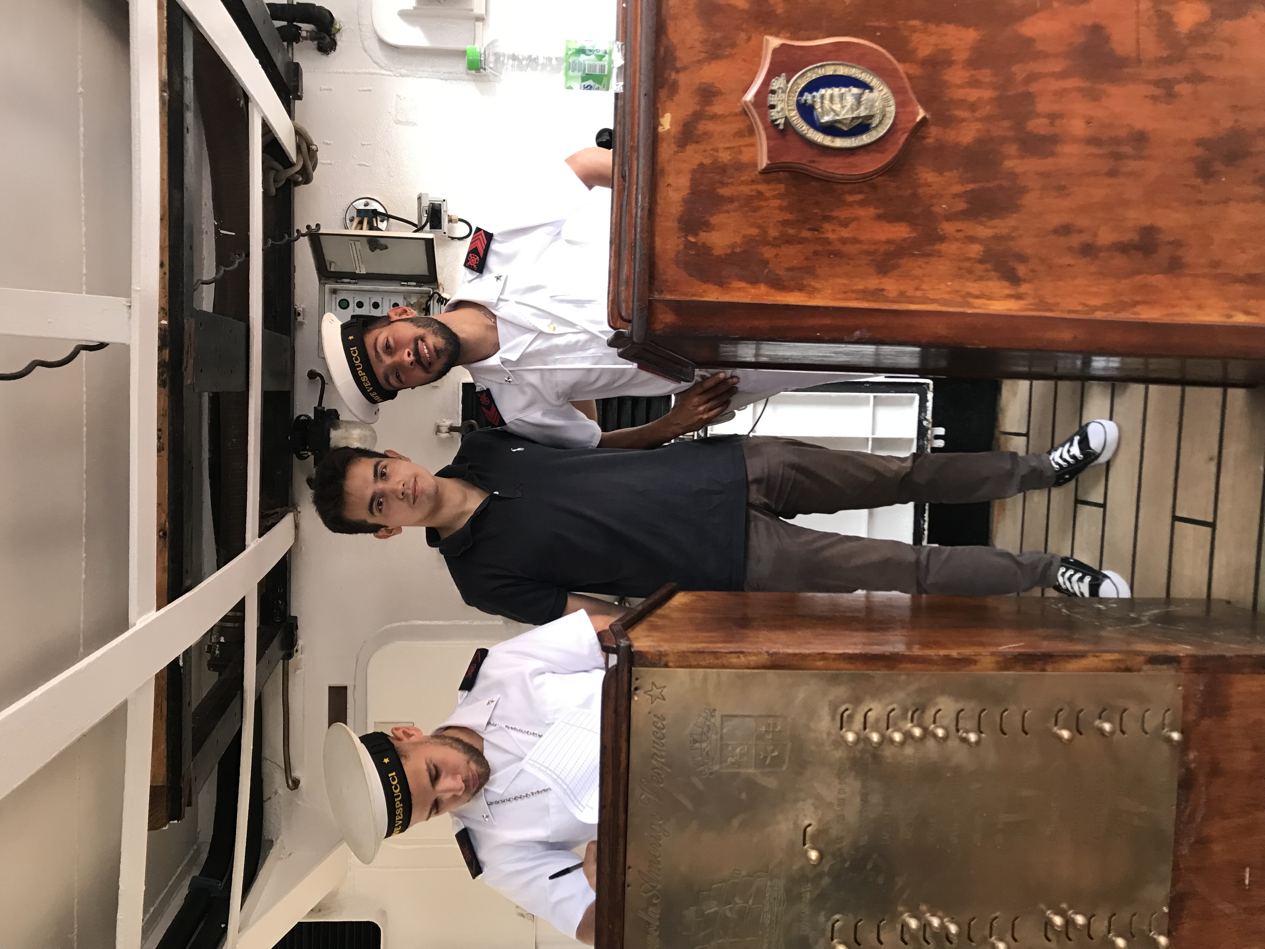 Acceso a fragata naval